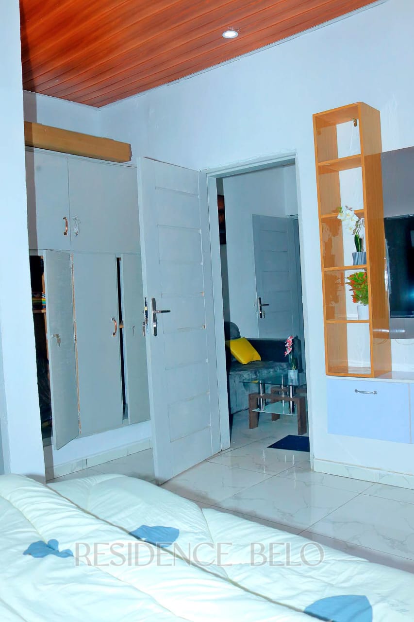 Chambre RESIDENCE MEUBLEEYOP PALAIS HAUT STANDING AU 2e ETAGE (Abangourou)